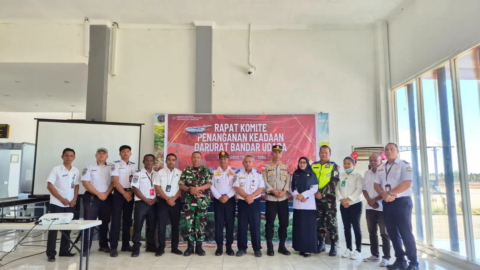 UPBU TARDAMU–SABU GELAR RAPAT AIRPORT EMERGENCY COMMITTEE, PERKUAT KESIAPSIAGAAN PENANGANAN KEADAAN